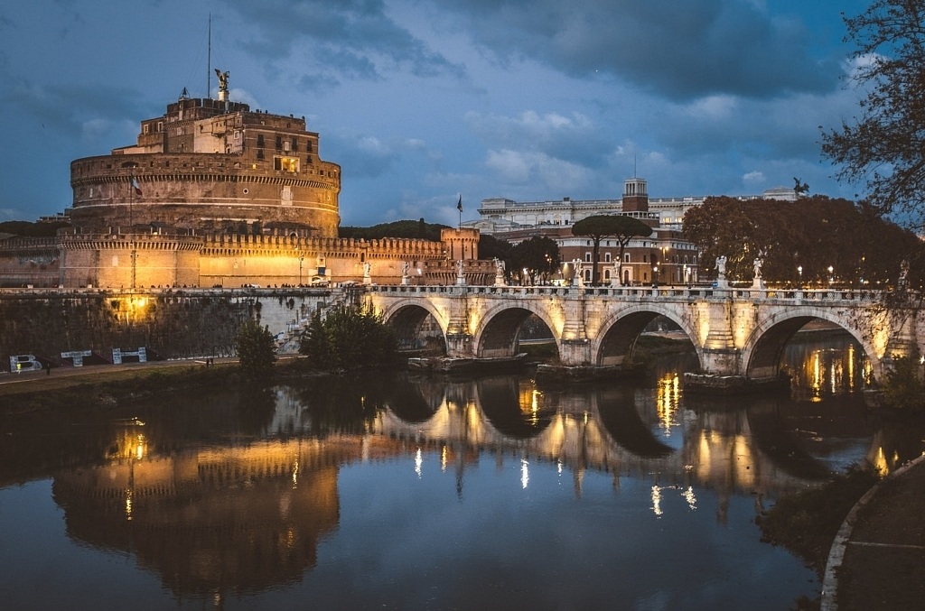 château-saint-ange-rome- nuit