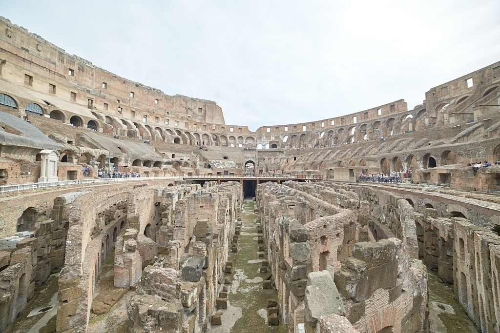 interieur colisée rome