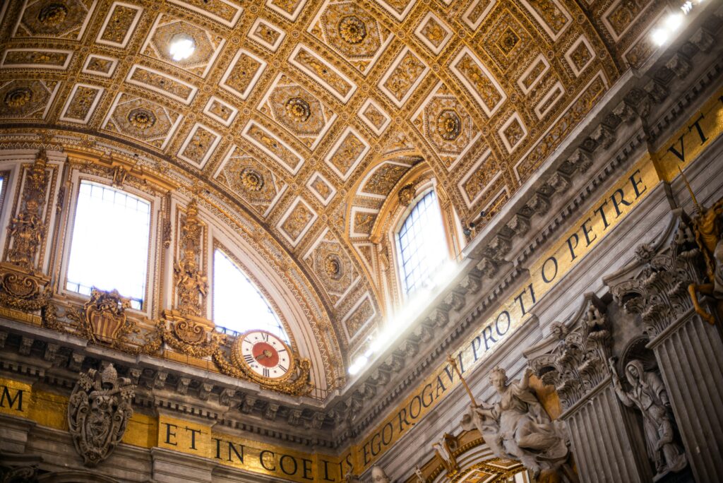Basilique Saint Pierre intérieur - Les Esacpades à Rome