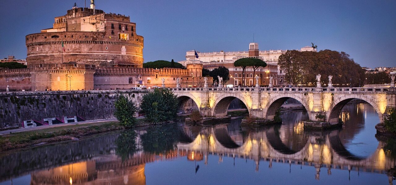 chateau saint ange nuit - Les Esacapades à Rome