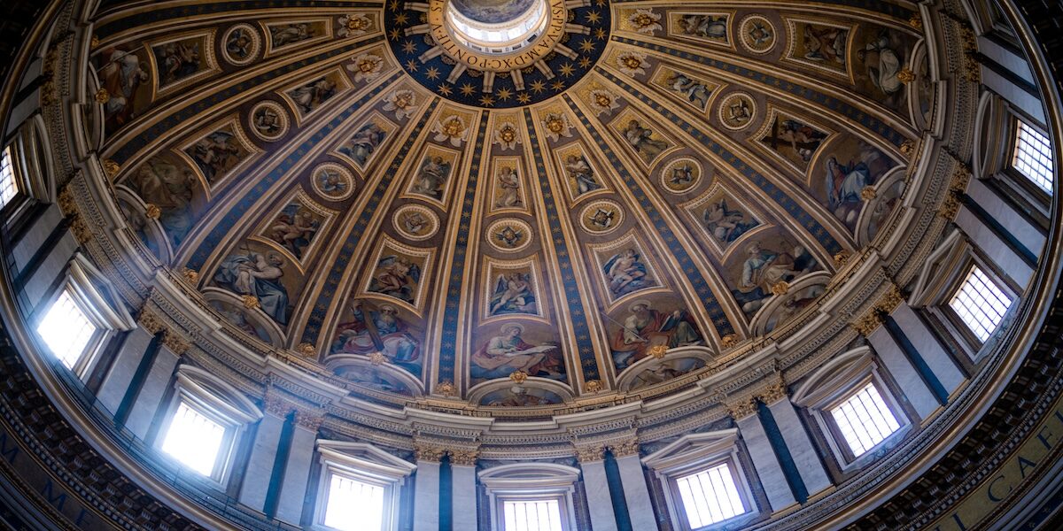 basilique saint pierre interieur dome - Les Esacapades à Rome