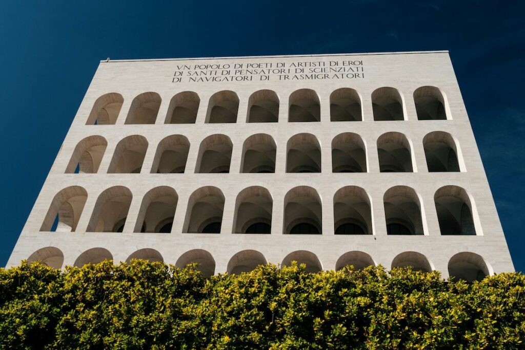 Palais de la civilisation italienne, Quartier EUR - Les Escapades à Rome