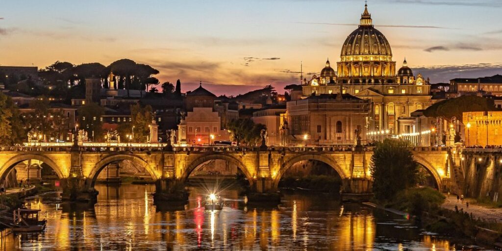 Vue panoramique de nuit à Rome - Les Escapades à Rome