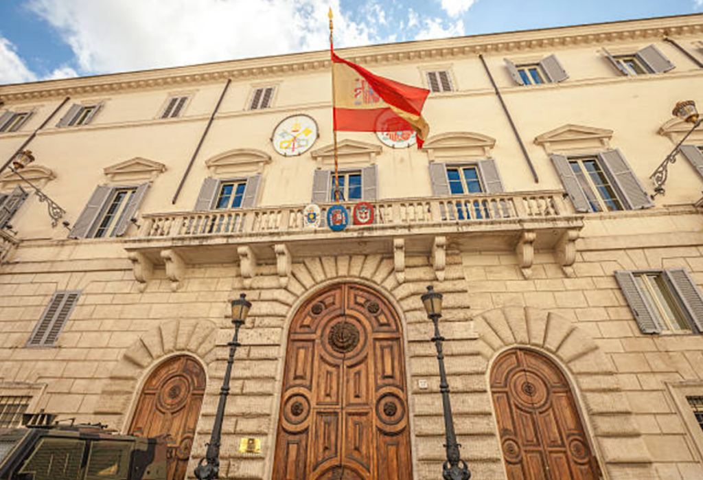 Drapeau de l'ambassade d'Espagne - Les Escapades à Rome