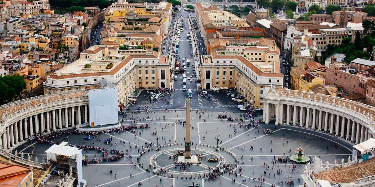 Place Saint-Pierre- Les Escapades à Rome