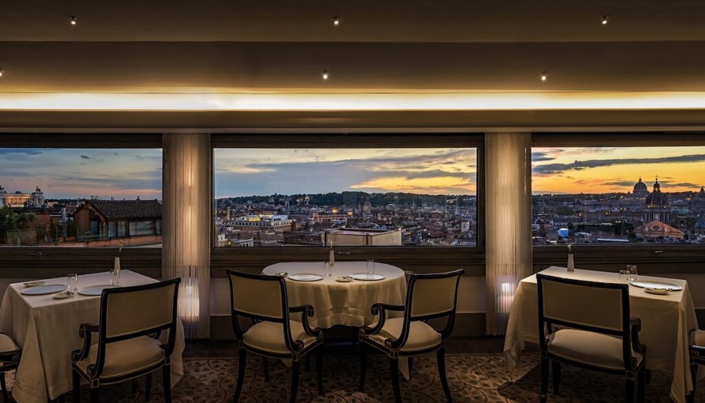Intérieur du restaurant Imago avec vue sur Rome - Les Escapades à Rome