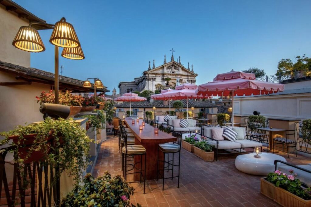 Terrasse du 9Hotel Cesàri à Rome avec vue sur le Panthéon - Escapades à Rome