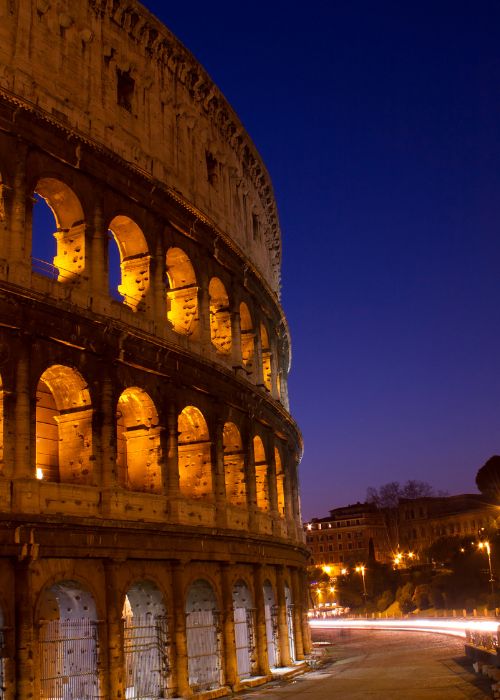 Vue du Colisée de nuit - Les Escapades à Rome